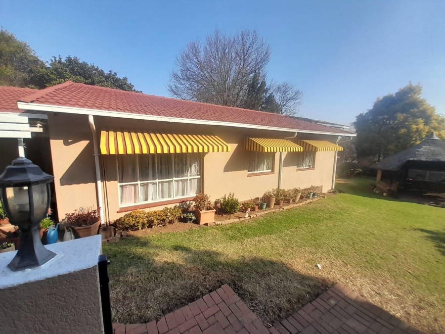 3 Bedroom Property for Sale in Brackendowns Gauteng