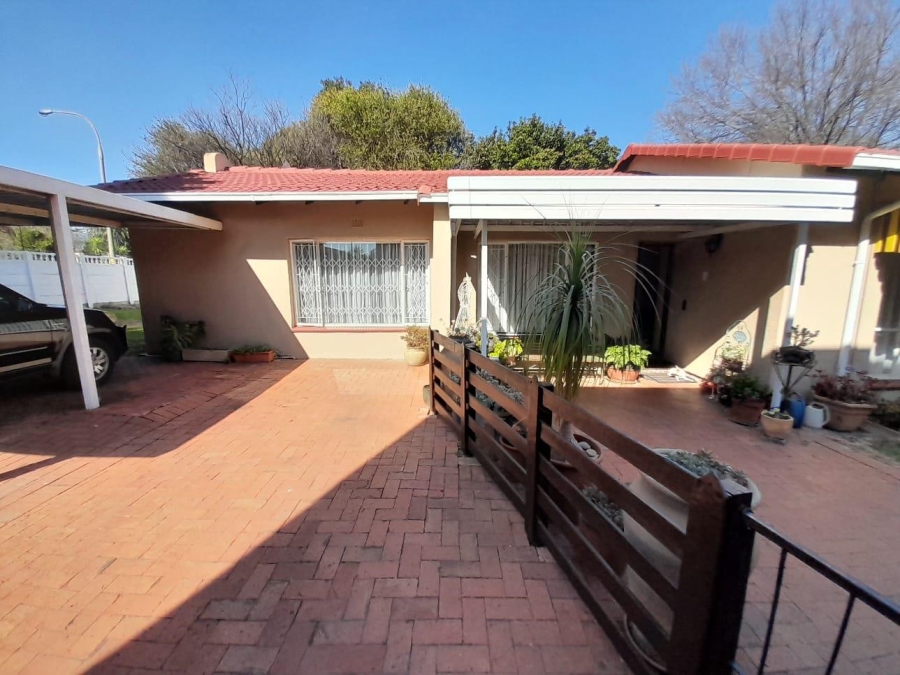 3 Bedroom Property for Sale in Brackendowns Gauteng