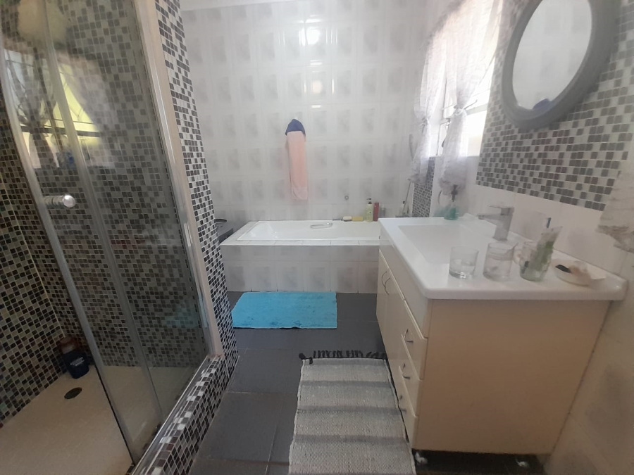 3 Bedroom Property for Sale in Brackendowns Gauteng