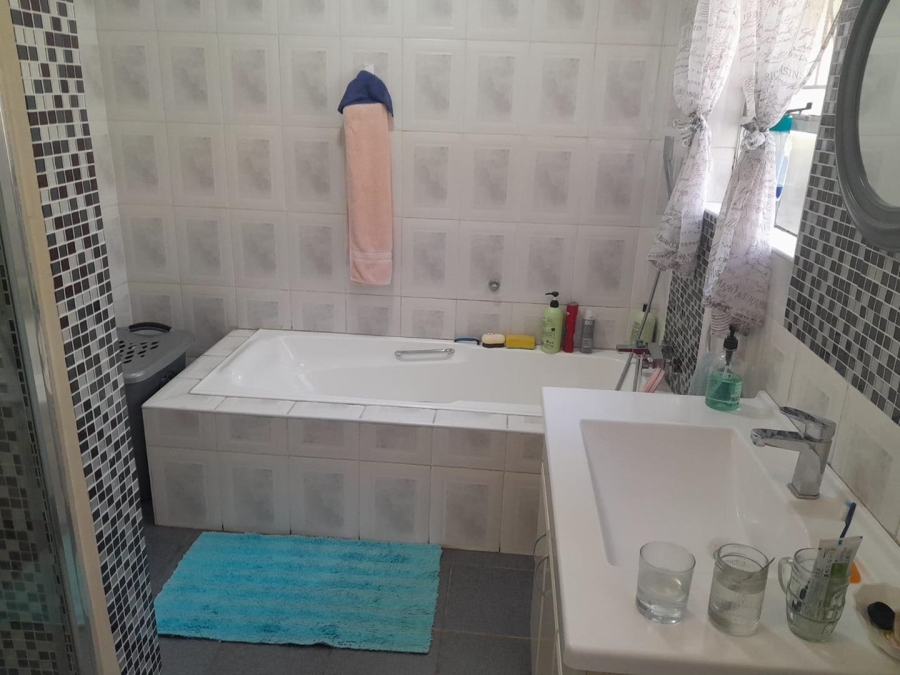 3 Bedroom Property for Sale in Brackendowns Gauteng
