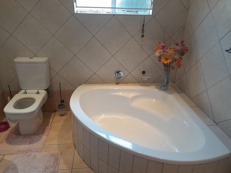 3 Bedroom Property for Sale in Brackendowns Gauteng
