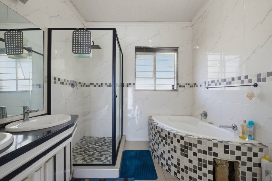 4 Bedroom Property for Sale in Glenvista Gauteng