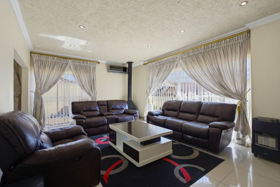 4 Bedroom Property for Sale in Glenvista Gauteng