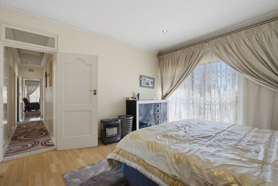 4 Bedroom Property for Sale in Glenvista Gauteng