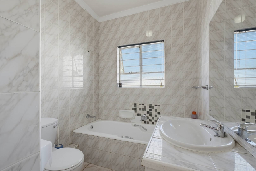 4 Bedroom Property for Sale in Glenvista Gauteng
