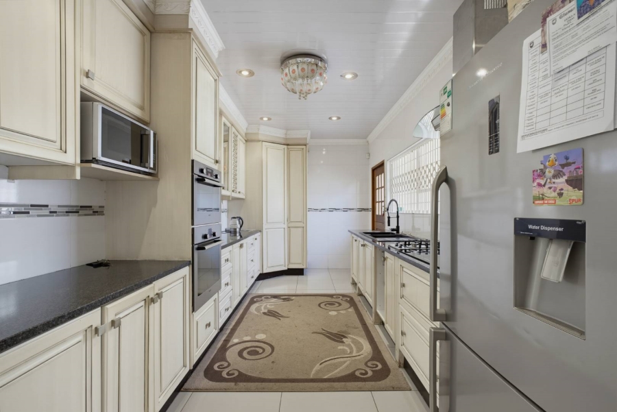 4 Bedroom Property for Sale in Glenvista Gauteng