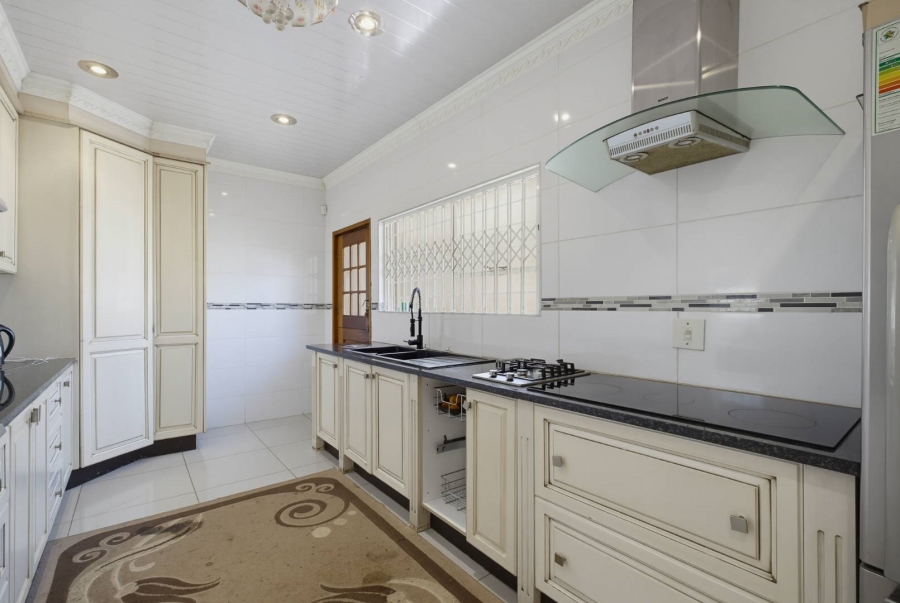 4 Bedroom Property for Sale in Glenvista Gauteng