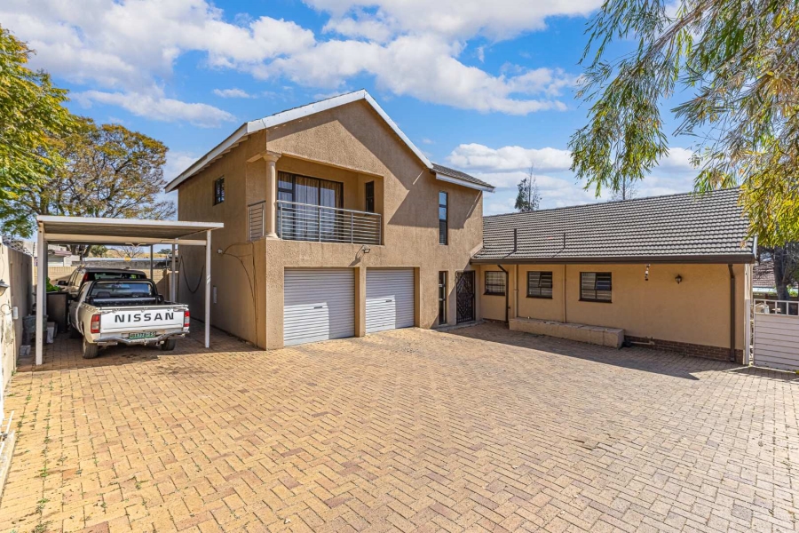 4 Bedroom Property for Sale in Glenvista Gauteng