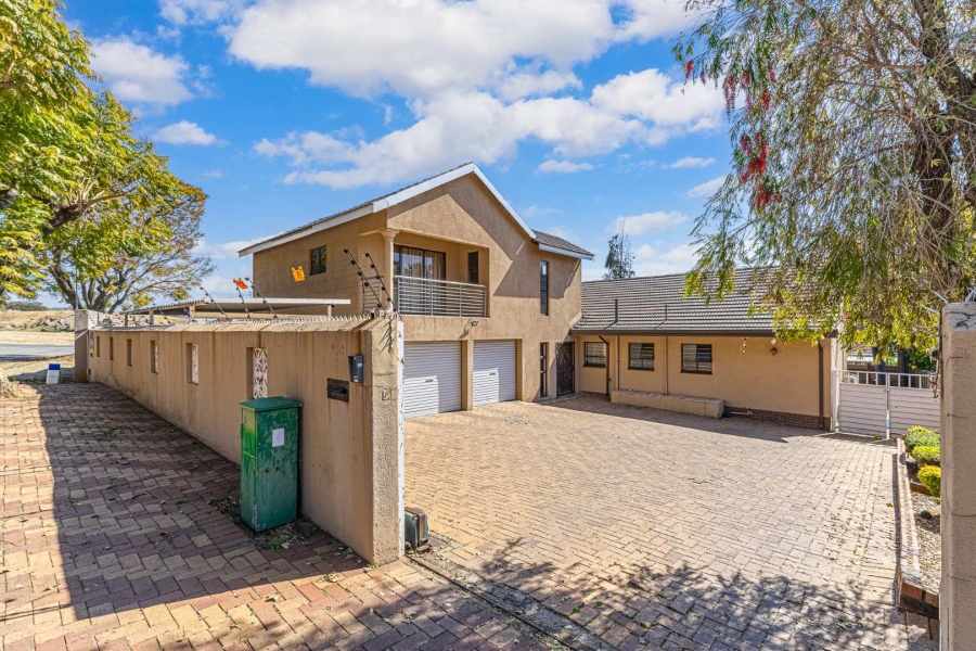 4 Bedroom Property for Sale in Glenvista Gauteng
