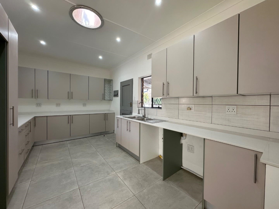 5 Bedroom Property for Sale in Lyttelton Manor Gauteng