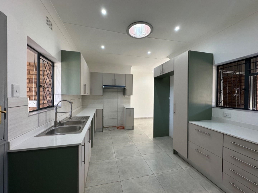 5 Bedroom Property for Sale in Lyttelton Manor Gauteng