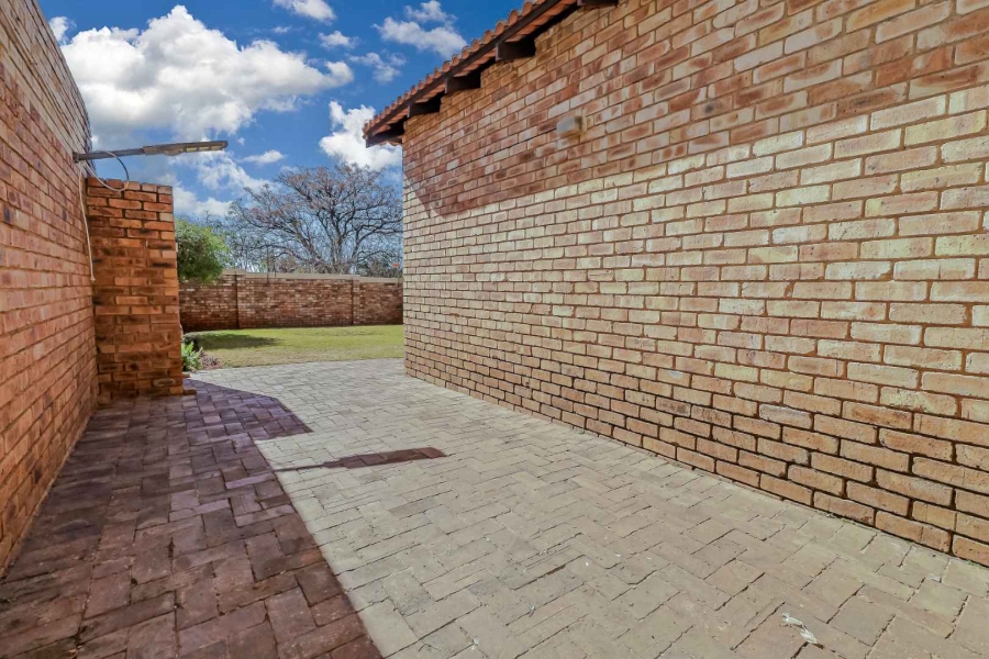 4 Bedroom Property for Sale in Weltevreden Park Gauteng