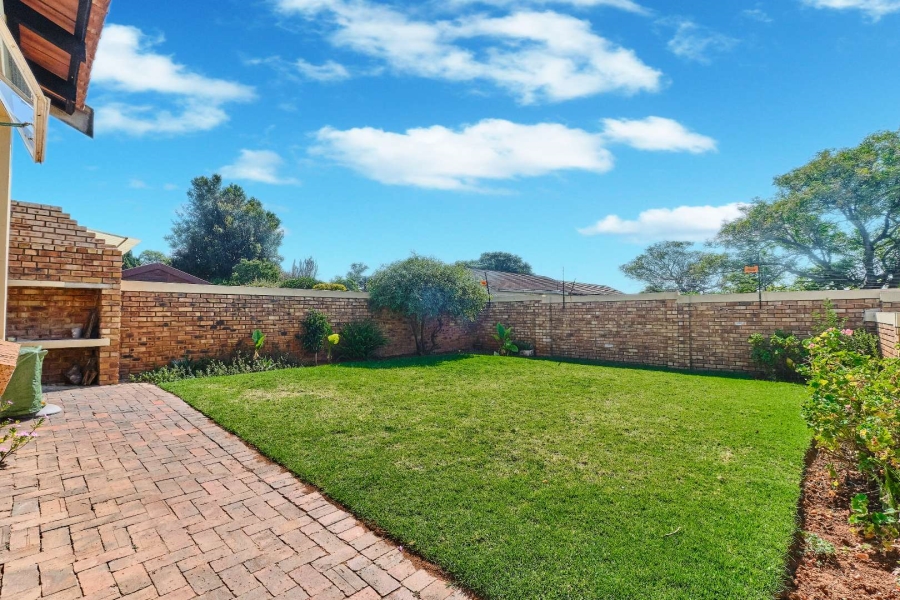 4 Bedroom Property for Sale in Weltevreden Park Gauteng