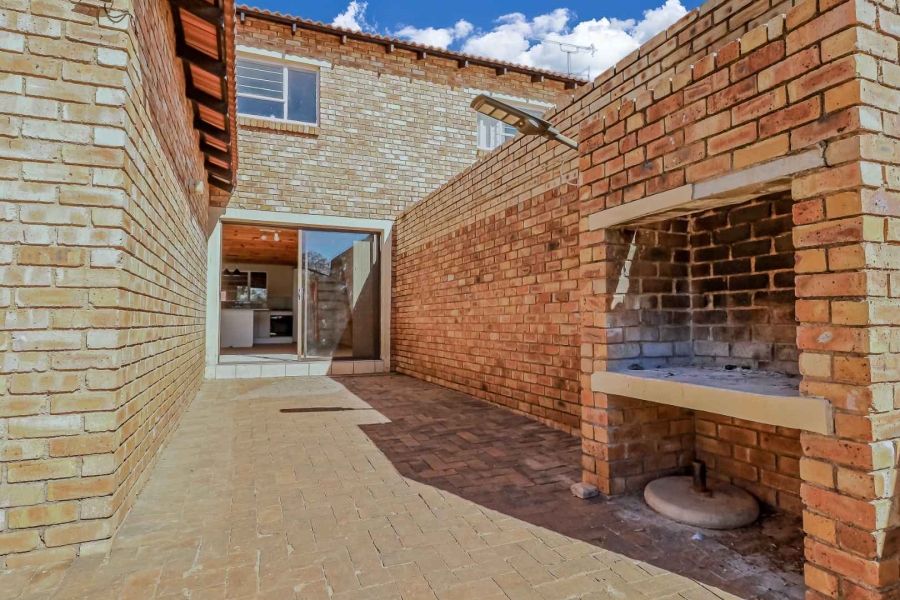 4 Bedroom Property for Sale in Weltevreden Park Gauteng