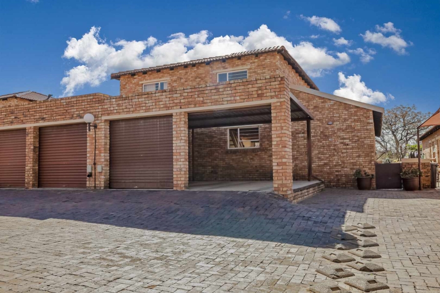4 Bedroom Property for Sale in Weltevreden Park Gauteng