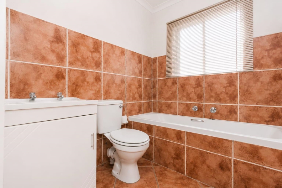 2 Bedroom Property for Sale in Wilgeheuwel Gauteng