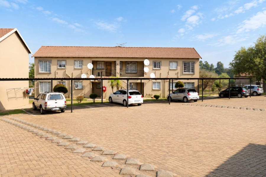 2 Bedroom Property for Sale in Wilgeheuwel Gauteng