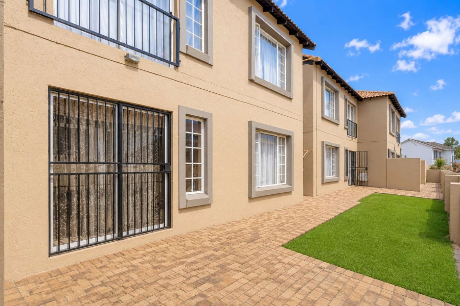 2 Bedroom Property for Sale in Wilgeheuwel Gauteng