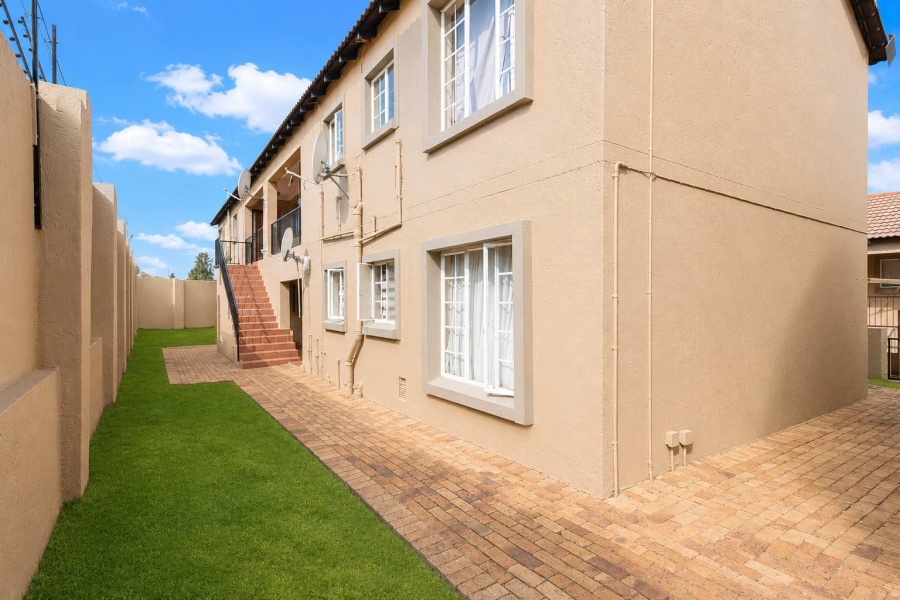 2 Bedroom Property for Sale in Wilgeheuwel Gauteng