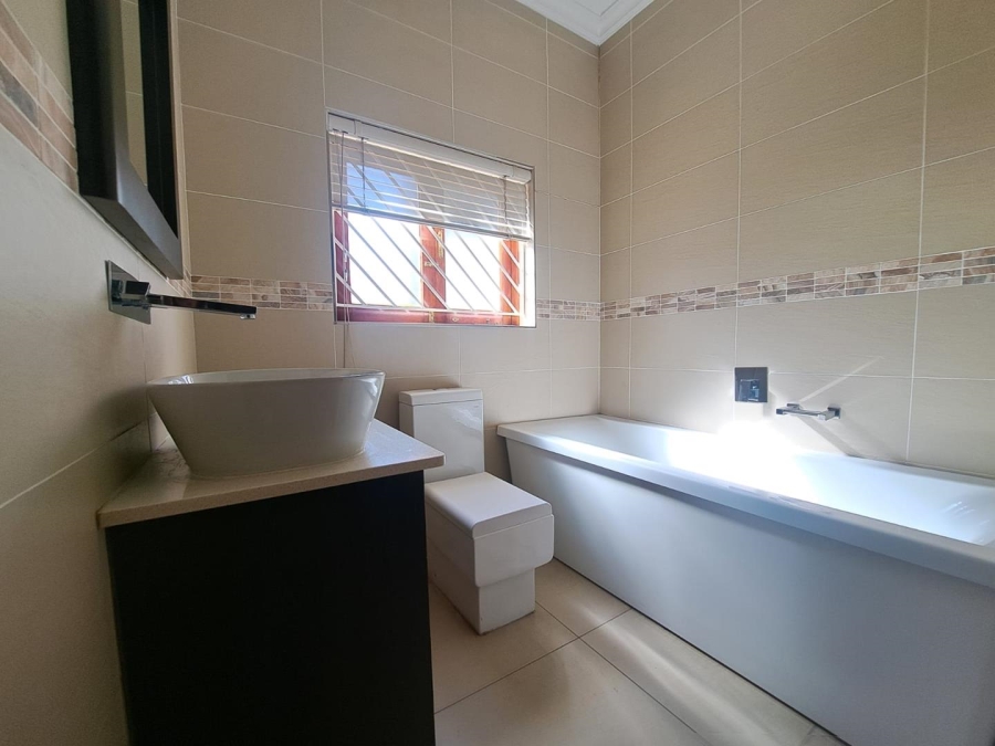 To Let 5 Bedroom Property for Rent in Bassonia Gauteng