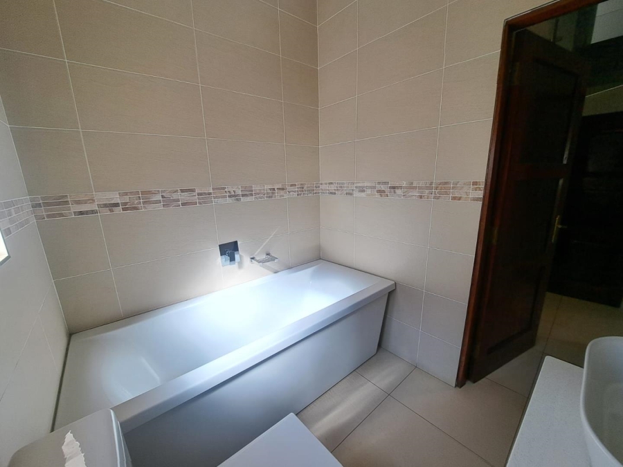 To Let 5 Bedroom Property for Rent in Bassonia Gauteng