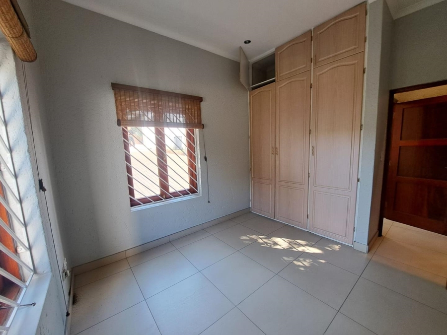 To Let 5 Bedroom Property for Rent in Bassonia Gauteng