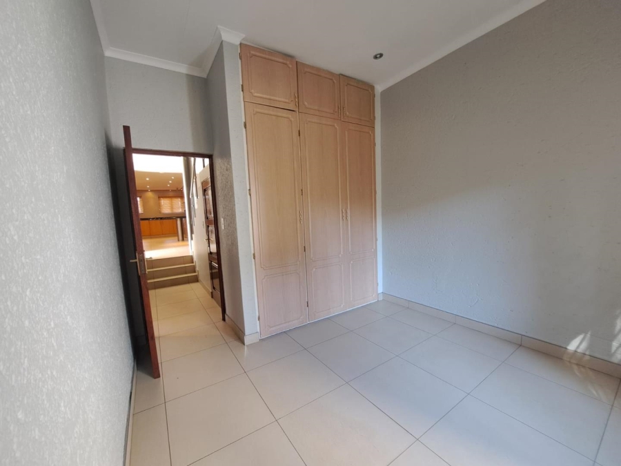 To Let 5 Bedroom Property for Rent in Bassonia Gauteng
