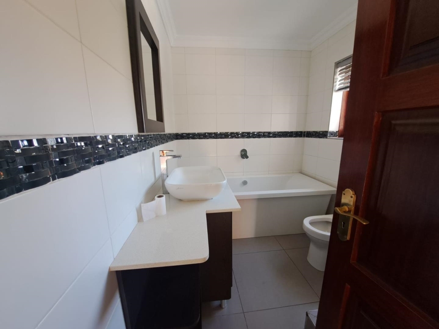 To Let 5 Bedroom Property for Rent in Bassonia Gauteng