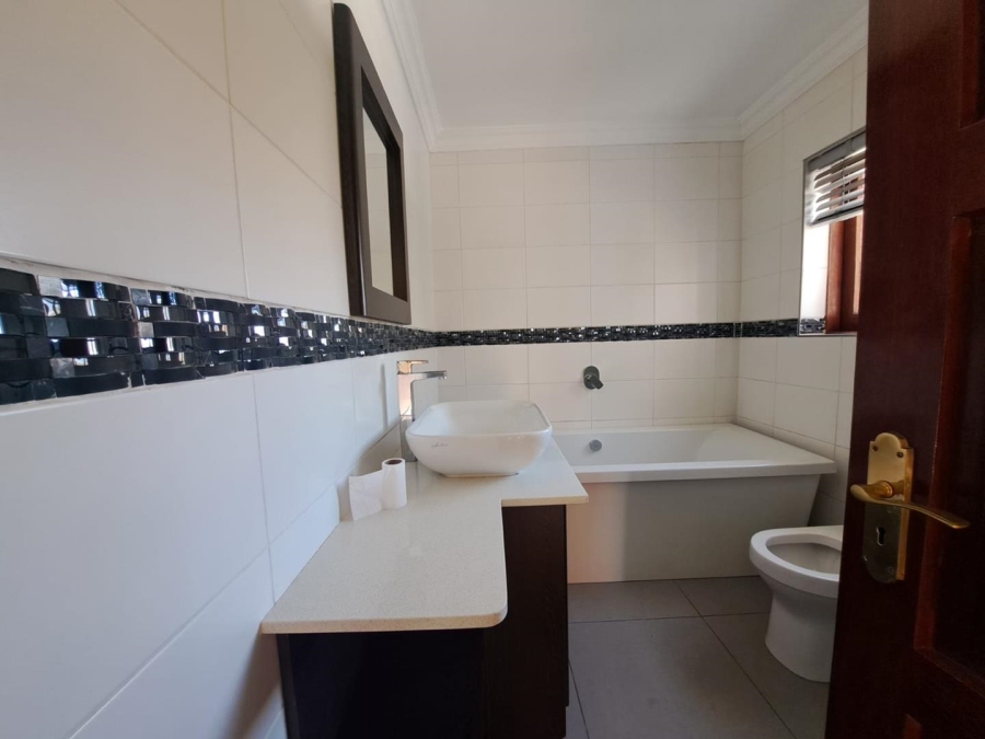 To Let 5 Bedroom Property for Rent in Bassonia Gauteng