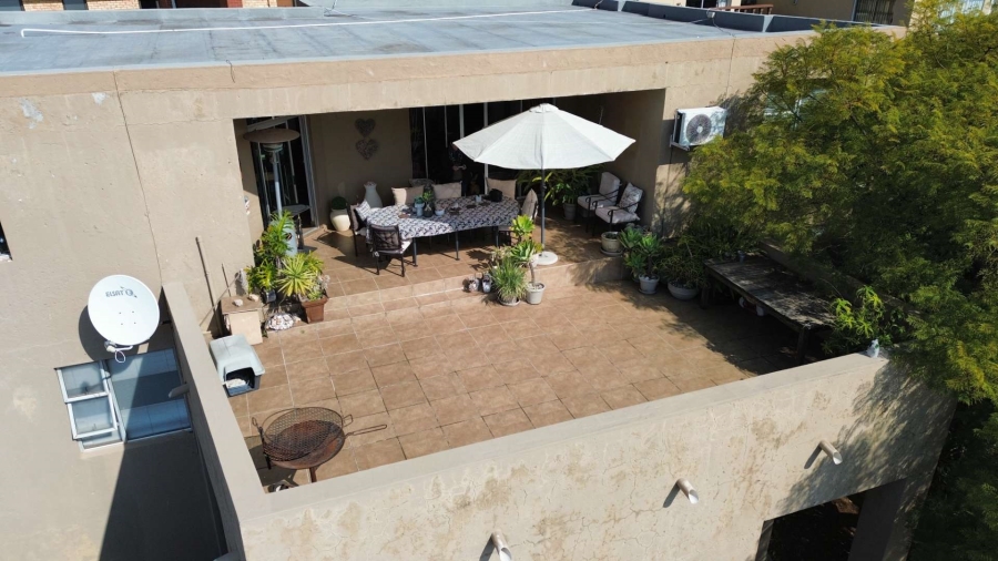 4 Bedroom Property for Sale in Roodekrans Gauteng