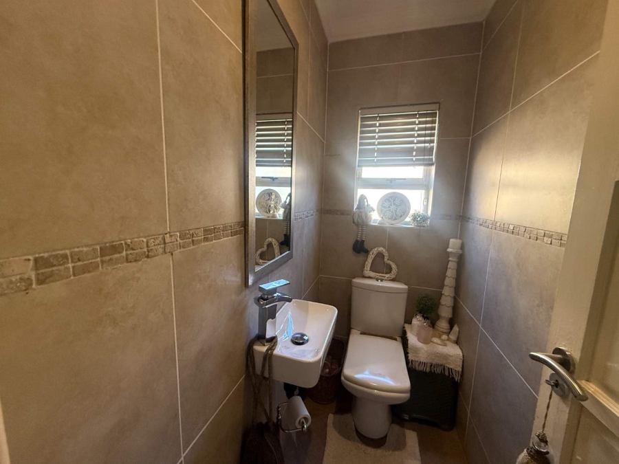 4 Bedroom Property for Sale in Roodekrans Gauteng