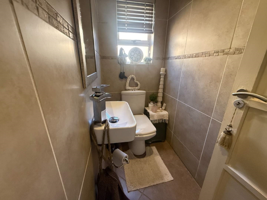 4 Bedroom Property for Sale in Roodekrans Gauteng