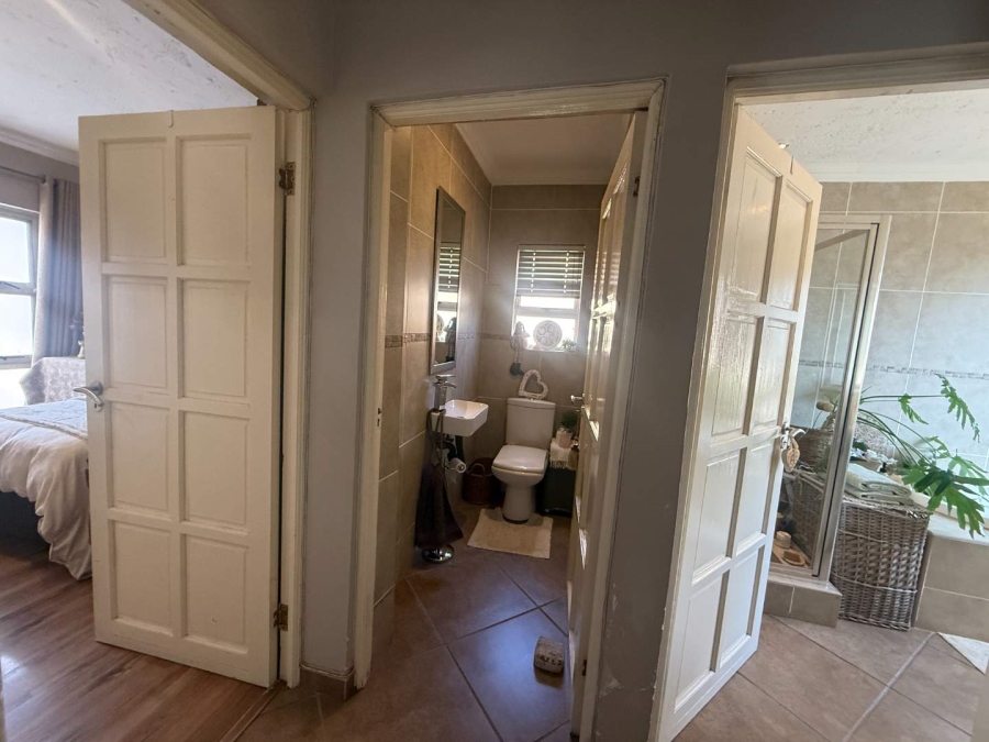 4 Bedroom Property for Sale in Roodekrans Gauteng