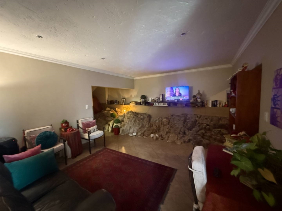 4 Bedroom Property for Sale in Roodekrans Gauteng