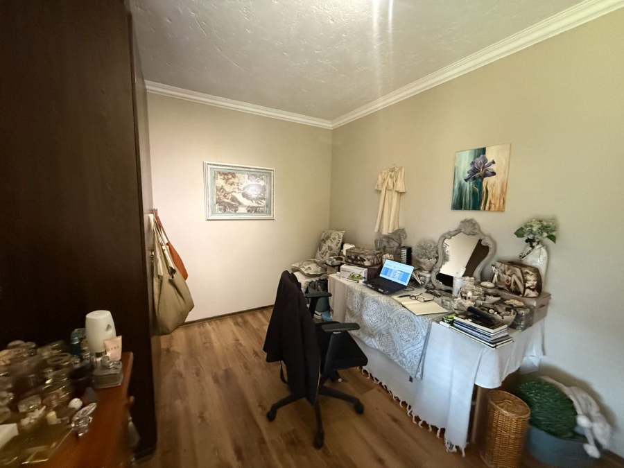 4 Bedroom Property for Sale in Roodekrans Gauteng