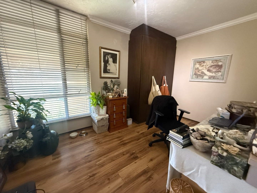 4 Bedroom Property for Sale in Roodekrans Gauteng
