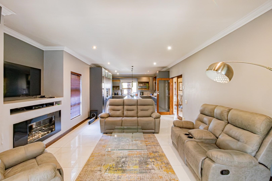 To Let 4 Bedroom Property for Rent in Dainfern Valley Gauteng