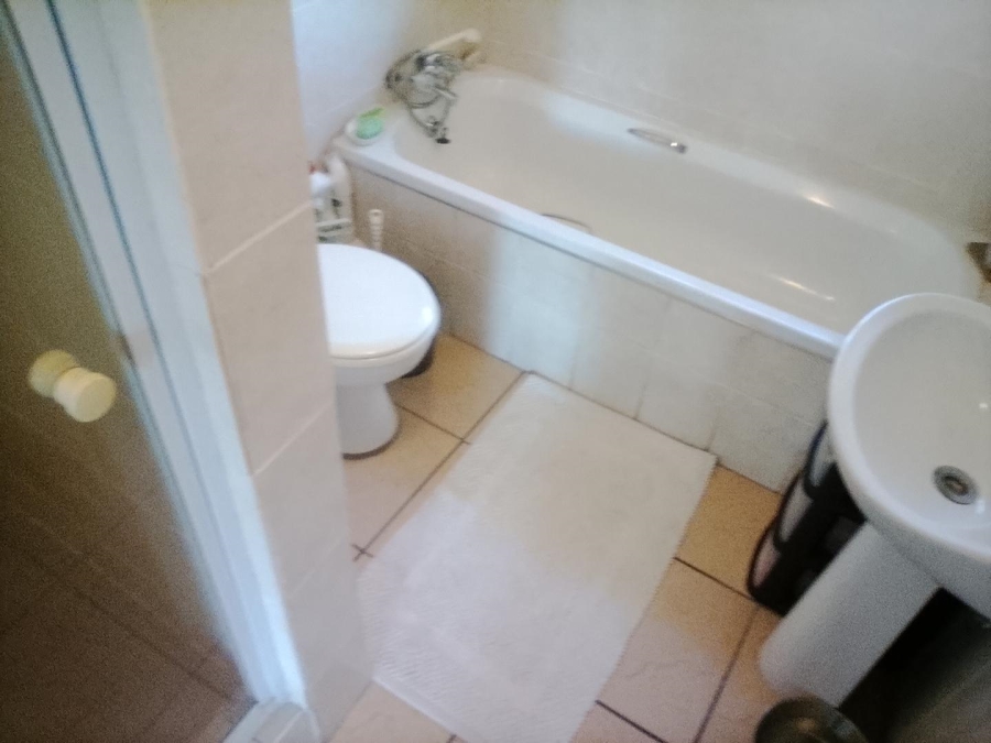 2 Bedroom Property for Sale in The Reeds Gauteng