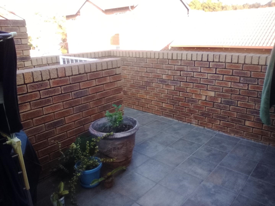 2 Bedroom Property for Sale in The Reeds Gauteng