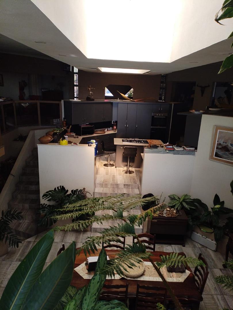 5 Bedroom Property for Sale in Waterkloof Heights Gauteng