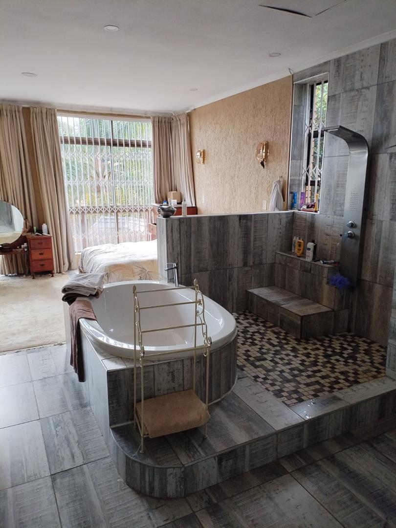 5 Bedroom Property for Sale in Waterkloof Heights Gauteng