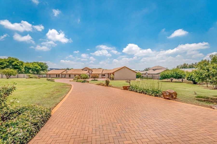 4 Bedroom Property for Sale in Bredell Gauteng