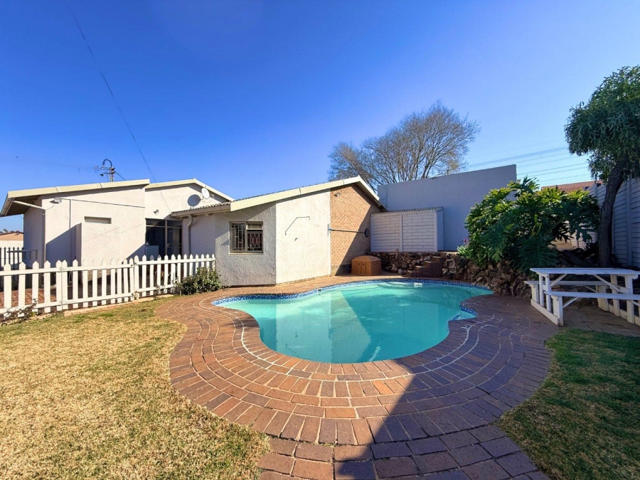 3 Bedroom Property for Sale in Suideroord Gauteng