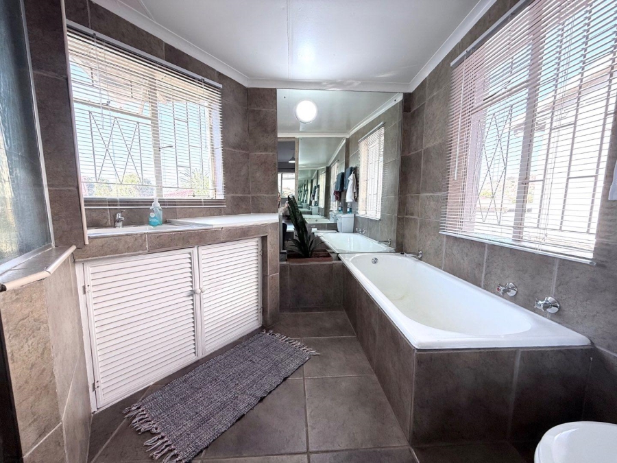 3 Bedroom Property for Sale in Suideroord Gauteng