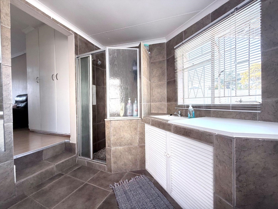 3 Bedroom Property for Sale in Suideroord Gauteng