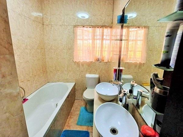 3 Bedroom Property for Sale in Oakdene Gauteng