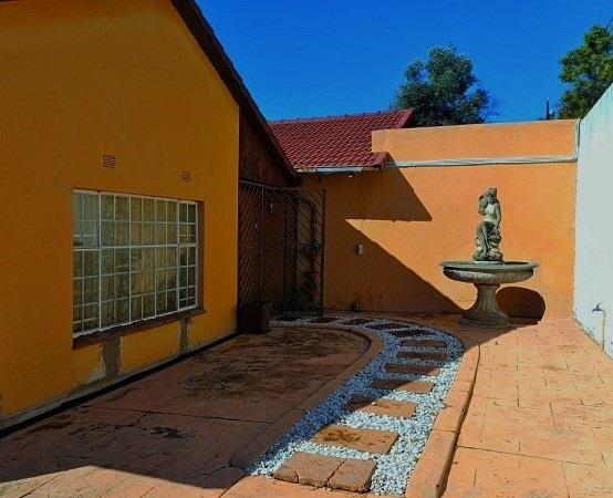 3 Bedroom Property for Sale in Oakdene Gauteng
