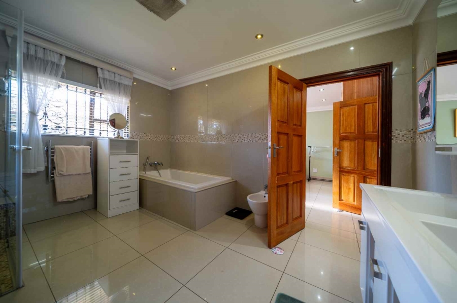 5 Bedroom Property for Sale in Benoni North Gauteng