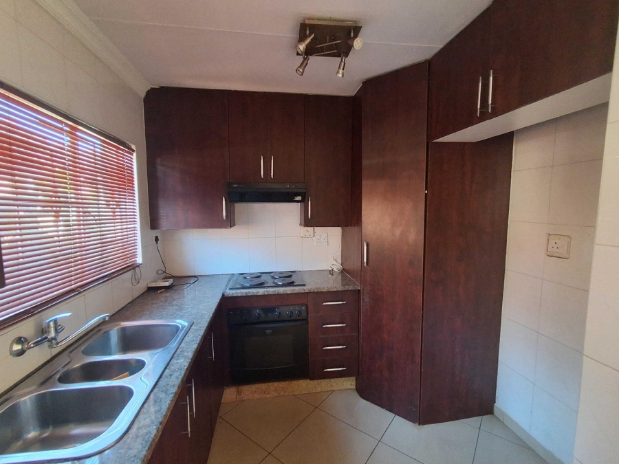 To Let 2 Bedroom Property for Rent in The Orchards Gauteng