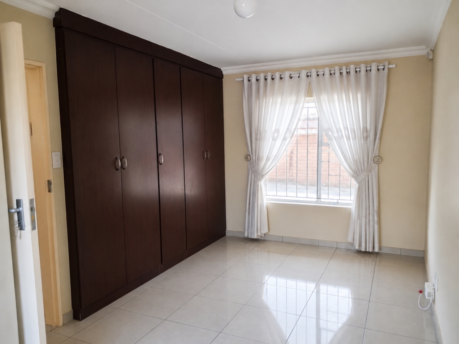 To Let 2 Bedroom Property for Rent in The Orchards Gauteng